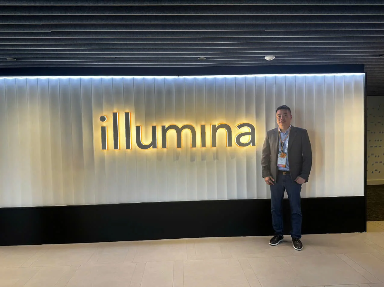 Ông Ngô Bá Bình tại một cơ sở của Illumina